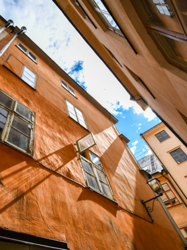 Byggnader i Gamla stan, Stockholm ur ett grodperspektiv.