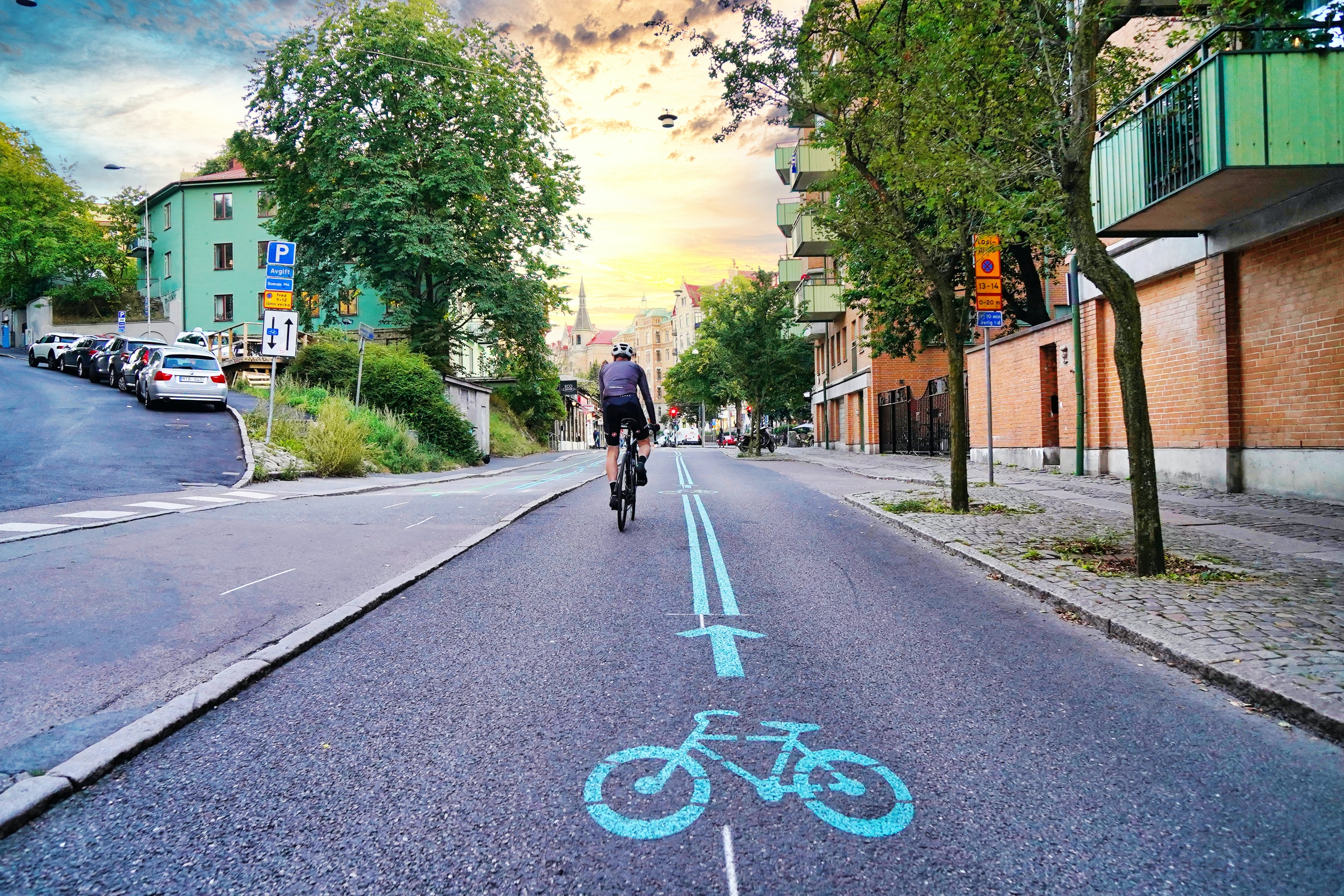 Cyklist på cykelväg i Göteborg