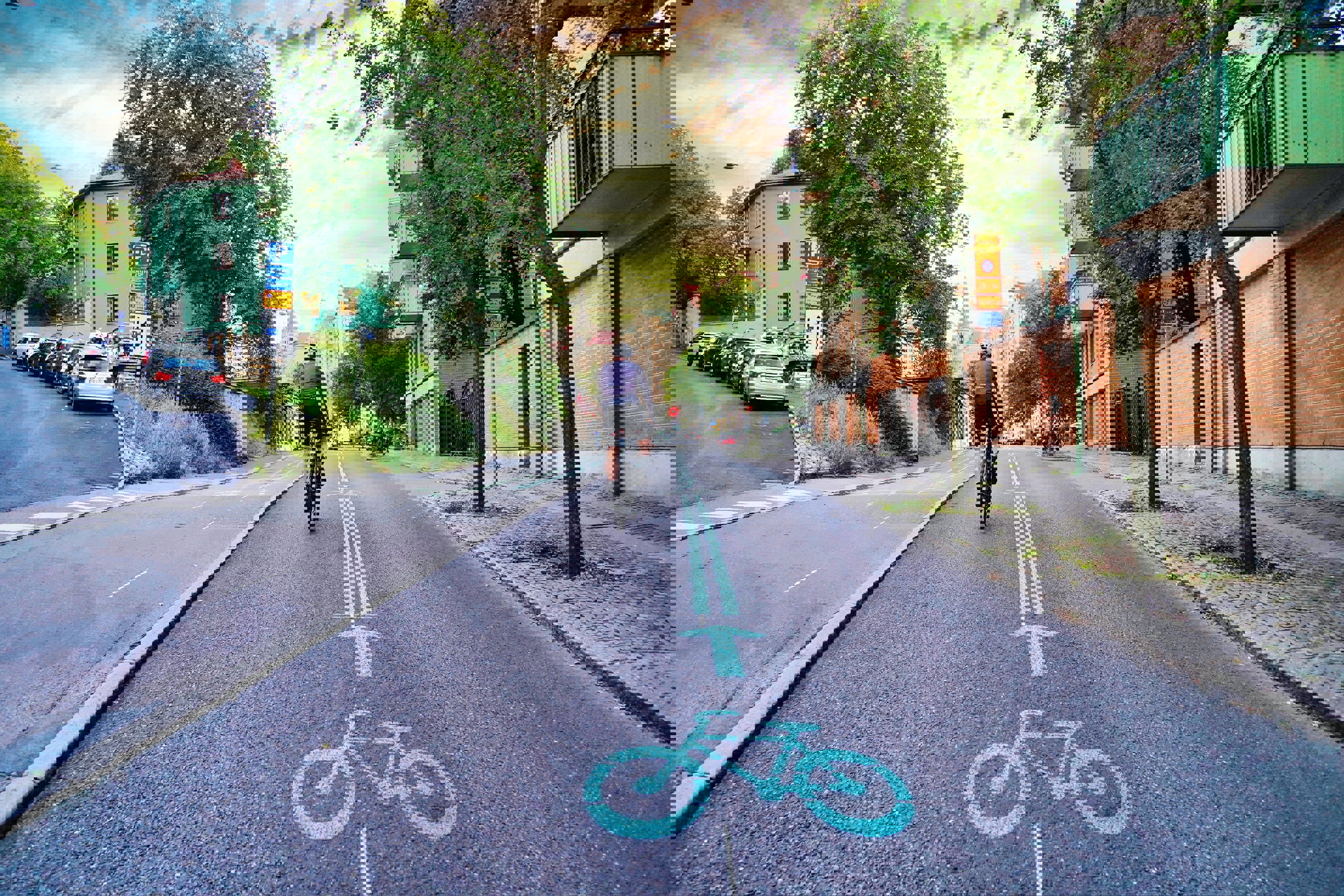 Cyklist på cykelväg i Göteborg